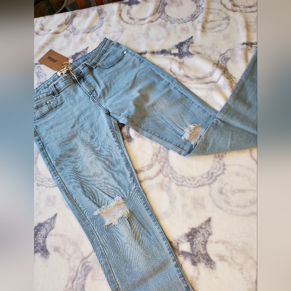 Listicle Denim Jeans - Picture 6 of 12